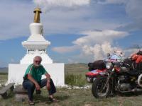 Jeden z poslednch obrzk z Mongolska je od svatyn na kopci nedaleko Darchanu.