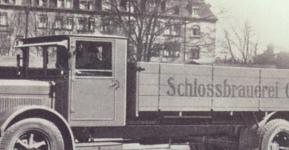 Dlouhé provedení se zvýšenými postranicemi pro zámecký pivovar v Chemnitz. Tento vůz je model 1929 a je na zesílených balonových pneumatikách.