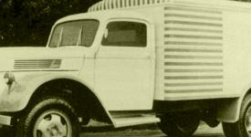 Poválečný Ford BB se skříňovou nástavbou z roku 1948.