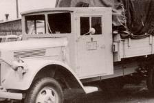 Tovární náhledový snímek z roku 1944. Ford V 3000 S (4x2) vybavený pro zimní provoz. Vůz má speciální ochrannou mříž před maskou, jednotnou 