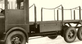 Speciální nástavbou byl tento klanicový vůz určený pro dopravu dřeva.