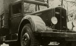 Francouzský Renault nabízel v roce 1936 tenhle těžký desetitunový vůz s osmiválcovým motorem.