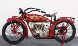 Indian Scout 1922, testan foto zleva.