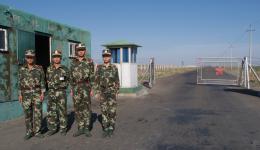 Kazachstnt vojci se nechvaj fotit a j mm nu definitivn za sebou