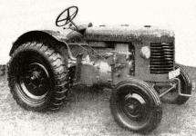 Snímek, představující nový traktor Zetor 15 v dobovém tisku.