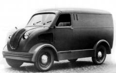 Zavřená skříňová karoserie na podvozku Steyr 150 z roku 1938.