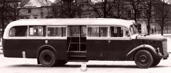 Snížené podvozky továrna nabízela v poválečných letech pro dostavbu velkokapacitních autobusových karoserií. Na snímku je jeden z pěti autobusů Praga NDO pro Bratislavu, realizovaný vysokomýtskou firmou Sodomka.