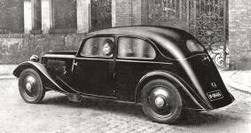 Tovární reklamní snímek limuzíny 1936