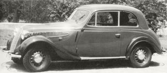 BMW 320 Limousine (provedení 1937) - tovární foto zleva.