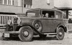 1932 Walter Junior Luxus, stejný vůz ale s modelkou (dobové foto z tisku).