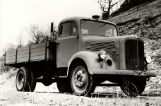 Vozy z prvních sérií měly ještě žlutý trojúhelník na střeše a byly bez zadních blatníků (tovární foto).