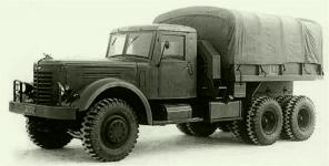 Předchůdcem nákladních vozů z Kremenčugu byl tento JaAZ-210, poháněný pověstným dvoutaktním dieselem.