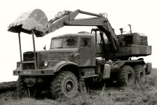 KrAZ 257 (6x6) jako autobagr.