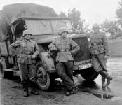 Prakticky všechny vyrobené vozy šly k jednotkám Wehrmachtu, takže na dochovaných fotografiích jsou obvykle obklopené vojáky v typických německých uniformách a přilbách.