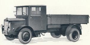 Škoda 304 valník z roku 1929 - tady s oválným modře smaltovaným znakem na chladiči (firemní foto).