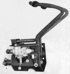 V případě tlakovzdušného příslušenství pro vlek se vedle hlavního válce (A) montoval držák s ovládacím ventilem tlakového vzduchu pro vlek (B), jehož součástí bylo i raménko (C), sloužící k propojení s pákou ruční brzdy.