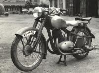 1952_Jawa-250_posta