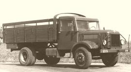 Maďarský poválečný nákladní vůz Csepel D 350.