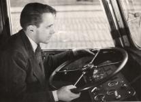 Pohled na místo řidiče a palubní desku Uhlíkem karosované pojízdné knihovny (archiv Jan Týle)