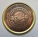 Zhotovitelem �lensk� plakety byl Jarda Klouda z Pla�an u Kutn� Hory