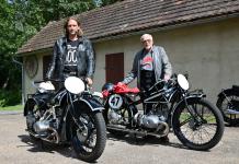 Ped startem: vlevo Milo Dvok s upravenou BMW R63, vpravo Petr Holek se zvodn BMW R47 - foto Mika