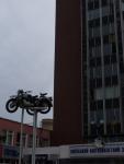 Motorka jako pouta  symbol nkdej slvy KMZ.