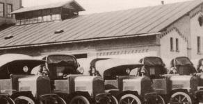 Snmek z expedice rakouskou armdou pevzatch voz na frontu.