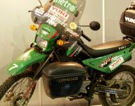 Motocykl YUKI 200 GY po absolvovn Hedvbn stezky - vystaven na vstav Motocykl 2007 v praskm Veletrnm palci. Dnes je v nezmnn podob soust exposice Jihoeskho motocyklovho musea v eskch Budjovicch.