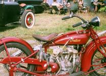 Indian Scout model 101 nmeckho sbratele, tady na akci Headbanning 2008, podan na oputnm letiti ve Finsterwalde (v bval DDR).