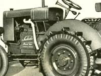 ... a naopak, pokud jste mli traktor na pneumatikch, bylo mon za pplatek dokoupit na zadn kola pdavn orebn obrue.