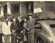 F. A. Elstner (v bílém saku) s Minorem v Alžíru - snímek z časopisu Vynálezy 1948