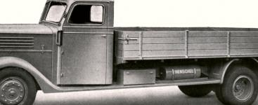 Retuovan tovrn fotografie nkladnho vozu Henschel typ 38 S1 v nmeck publikaci Autotypenbuch, 24.vydn z roku 1936. Mrn povit sklonn maska chladie dvala tomuhle nklaku eleganci, blc se luxusnm osobnm vozm t doby. S tvarem masky korespondovala ikm eln stna kabiny s dlenm elnm sklem a celkov dojem podtrhovaly stupaky, protaen od pednch a k zadnm blatnkm.