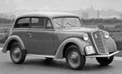 1935 - Opel Olympia ve dvoudvov zaven karoserii (Werkfoto Opel).