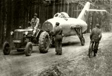 Zetor 25 v armd - transport proudov sthaky MIG-15 na zlon letit v Tchoovicch.