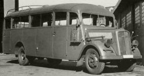 Tovrn snmek standardnho autobusu Wehrmachtu, karosovanho na podvozku Opel-Blitz 3,6  47 firmou Gebr. Ludewig z Essenu.