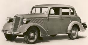 Čtyřdvéřový Opel 6 - model 1936.