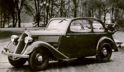 Popular - polokabriolet model 1936 s pplatkovm pednm nraznkem (tovrn snmek).