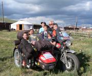 Nvtva v mongolskm Erdenetu pi cest do ny v roce 2005.