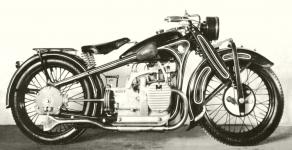 BMW R11 model 1929 se sedlem uchycenm na ndri (1. srie)