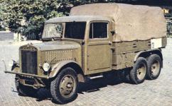 Vojensk valnk Praga RV (expont Voj. muzea Kbely) uveejnn v Lstkovnici Svta Motor.