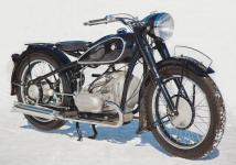 Ukzka BMW R5 prvn srie (1936) po citliv renovaci.