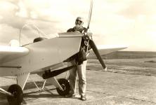 ... a Petr Holek s letadlkem Minimax (letit Hosn).