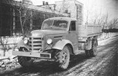 Tet povlen prototyp ZIS-150 byl valnk s vztunmi litami postranic.