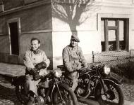 Josef Foit (Jawa 175) s p��telem (�Z 250 Tourist) na v�let� - archiv Ho���lek