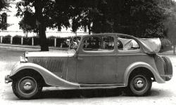 �koda 633 2-dv��ov� polokabriolet se slo�enou st�echou - tov�rn� sn�mek 63-1446 (archiv Ho���lek)